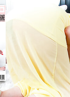 Mature.nl - Cougar Tall Clare Gets Very Frisky During Cleaning At Home