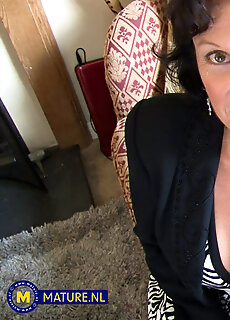 Mature.nl - Masturbating Gilf Jaqueline Loves Playing With Her Hairy Pussy And Her Toy