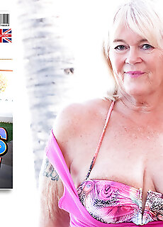 Mature.nl - British Randy Raz Is A Curvy Shaved Grandma Who Loves To Masturbate On Vacation