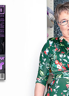 Mature.nl - Granny Neighbour Voyeur - Grandma Petra Is Getting A Surprise Visit